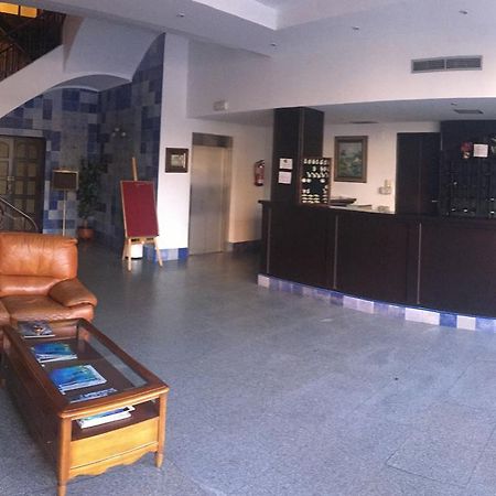 טלברה דה לה ריינה Hotel Perales מראה חיצוני תמונה