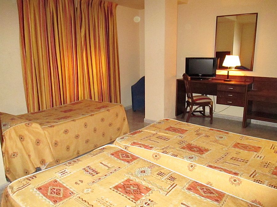 טלברה דה לה ריינה Hotel Perales מראה חיצוני תמונה