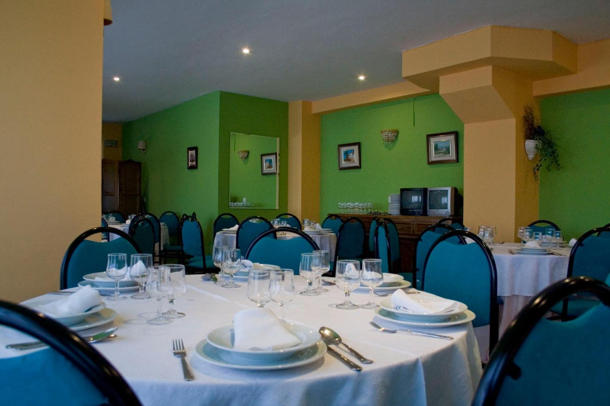 טלברה דה לה ריינה Hotel Perales מראה חיצוני תמונה