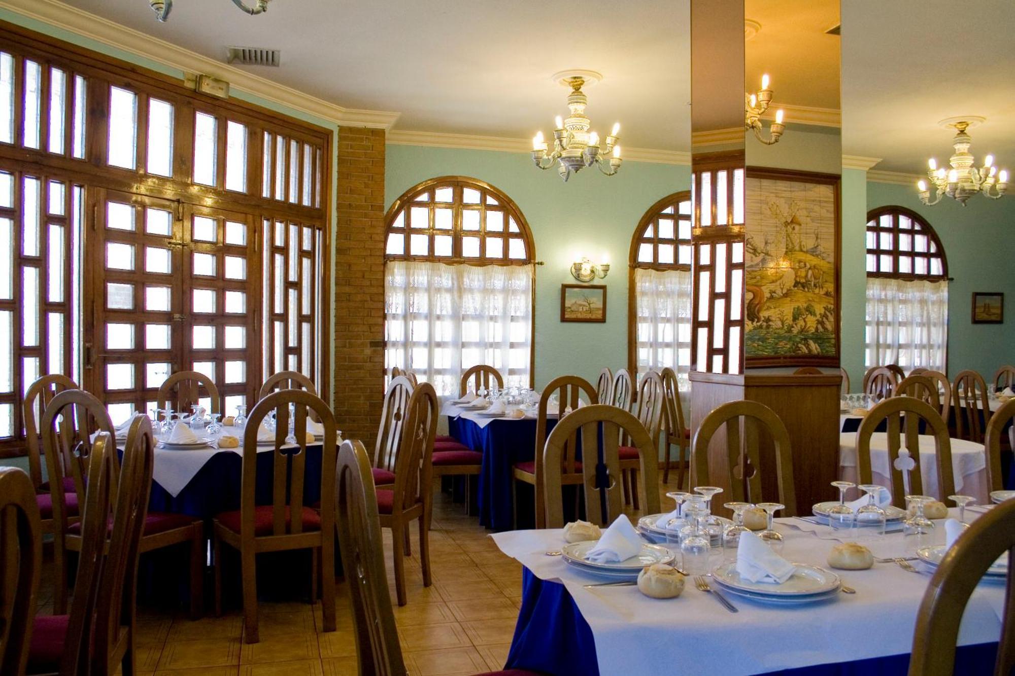טלברה דה לה ריינה Hotel Perales מראה חיצוני תמונה