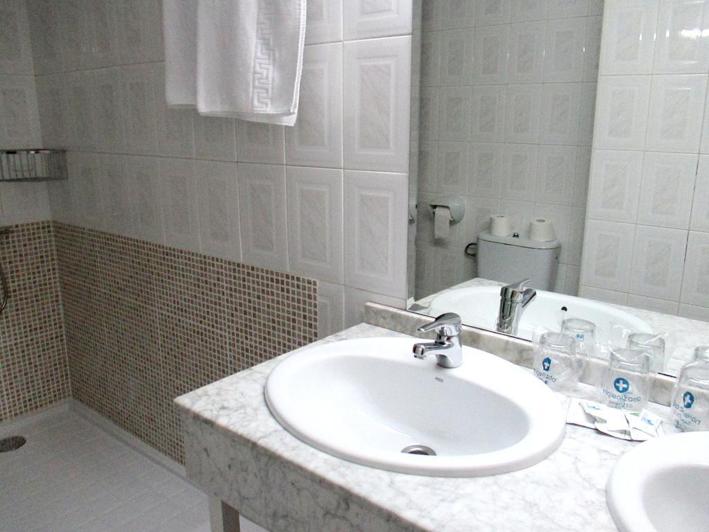 טלברה דה לה ריינה Hotel Perales מראה חיצוני תמונה