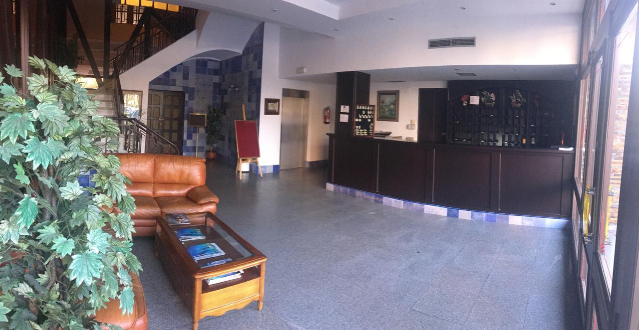 טלברה דה לה ריינה Hotel Perales מראה חיצוני תמונה