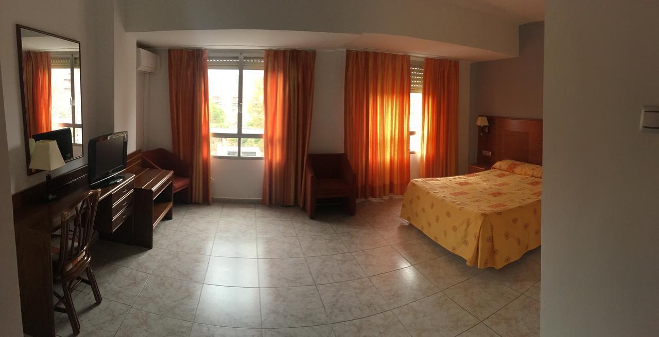 טלברה דה לה ריינה Hotel Perales מראה חיצוני תמונה