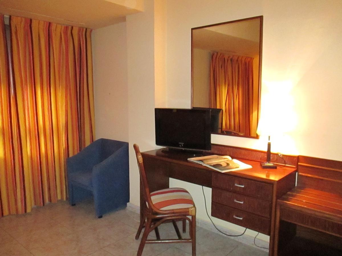 טלברה דה לה ריינה Hotel Perales מראה חיצוני תמונה