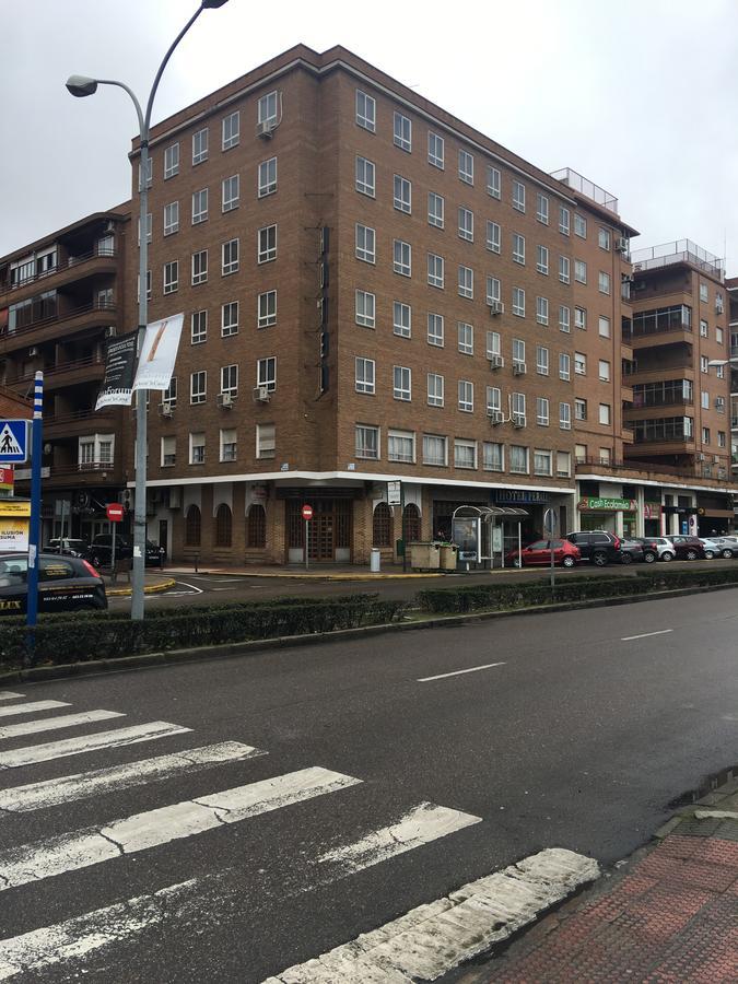 טלברה דה לה ריינה Hotel Perales מראה חיצוני תמונה
