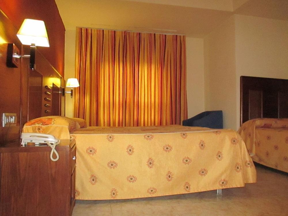 טלברה דה לה ריינה Hotel Perales מראה חיצוני תמונה