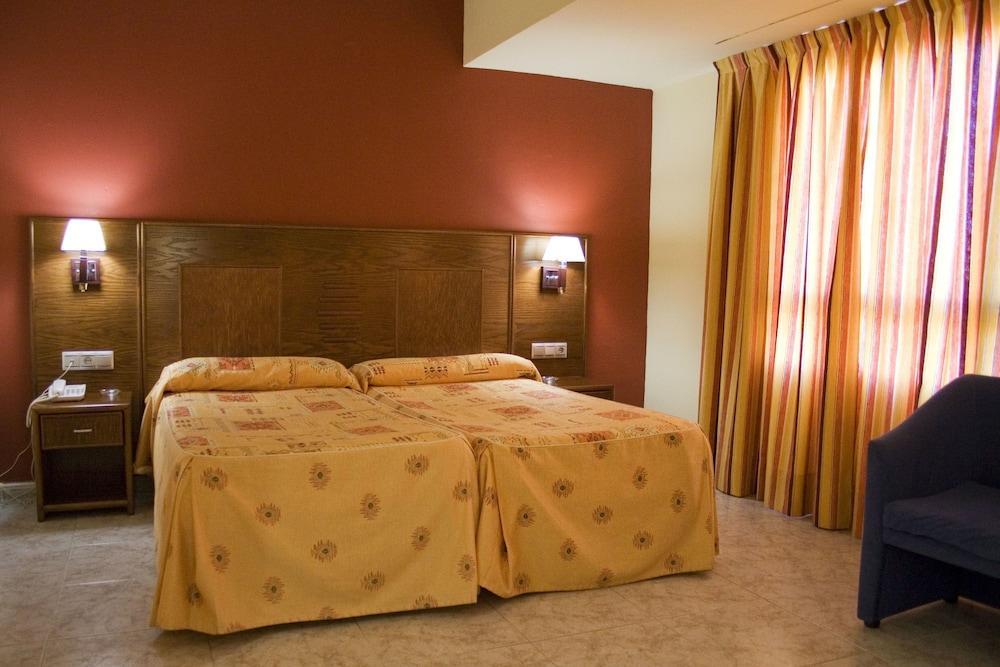 טלברה דה לה ריינה Hotel Perales מראה חיצוני תמונה