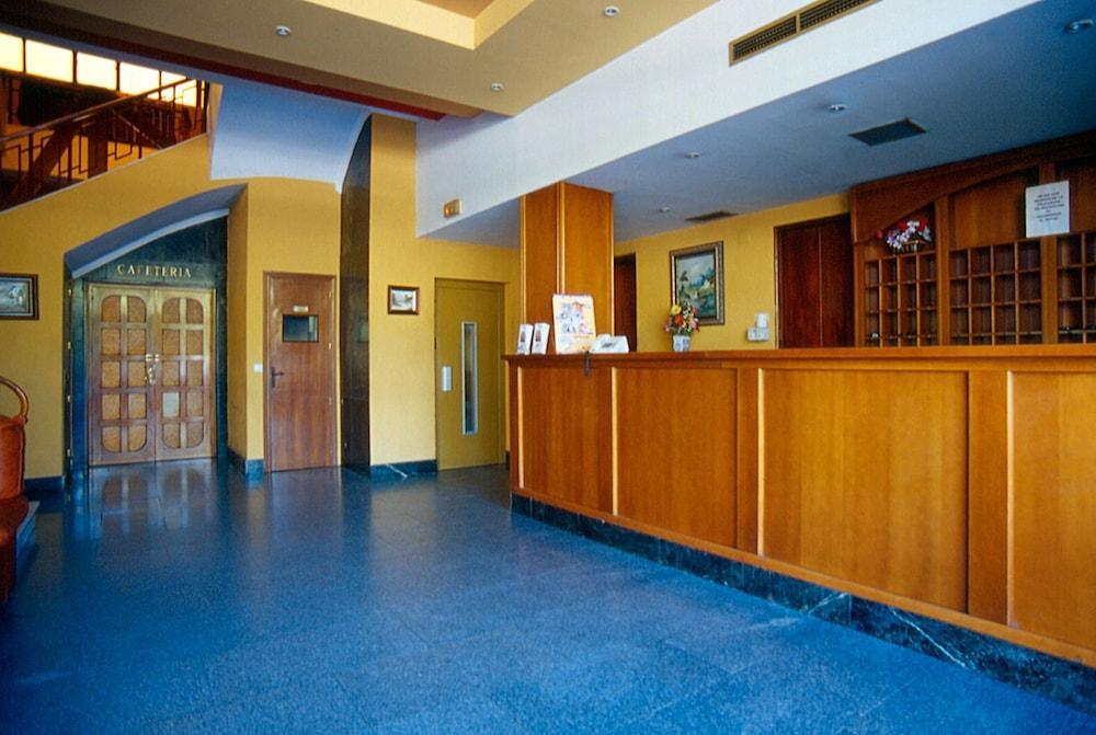 טלברה דה לה ריינה Hotel Perales מראה חיצוני תמונה